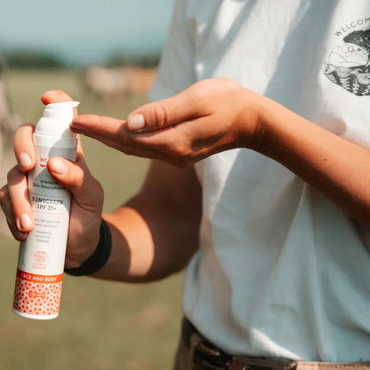 PREORDER: Vistfrøðiligt & Røktandi Sólkrem til andlit & kropp - SPF 35+